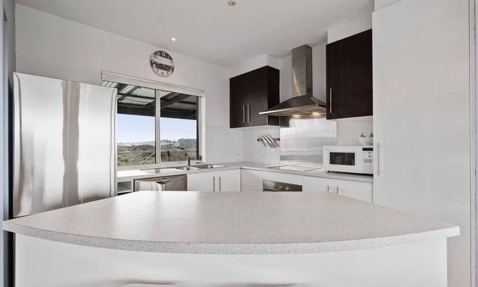 Middleton House | Family-Friendly Beachfront Retreat at 2A Newell Ave