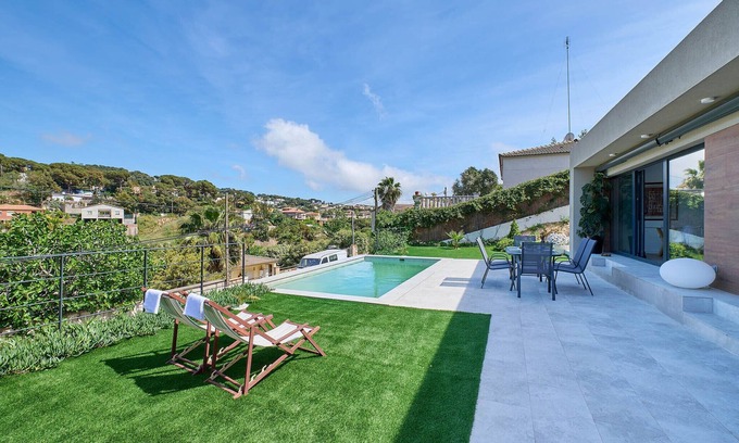 Vidreres Villa | Modern Retreat with Private Pool in a Quiet Neighborhood