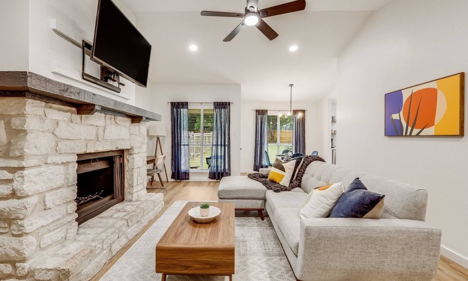 McNeil House | Cozy Modern Retreat Near The Domain, Pet Friendly Amenities