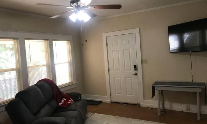 Fort Smith Villa | Explore Comfort at 2B/2B Work and Play Fort Smith