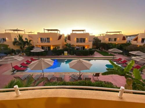 Cerritos Apartment | Beachfront Oasis - 2B Cerritos Condo with Pool Access