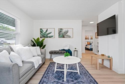 Largo Apartment | Relaxing 2b2b Duplex Just 10 Minutes from the Beach