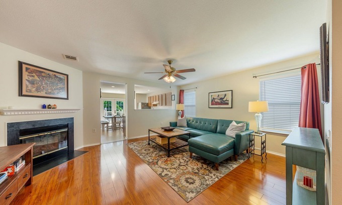 Austin House | Pet-Friendly 2B2B Home with Backyard in South Austin