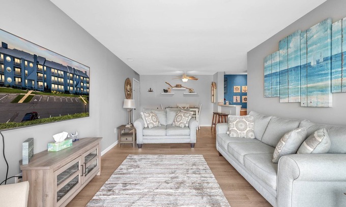 Port Clinton Condo | Guest Rated 10/10: Lake/Riverview Condo with Pool & Spa