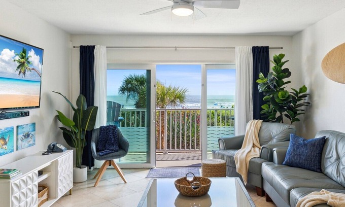 Cocoa Beach Condo | Cozy Cocoa Beach Oceanfront Retreat with Pool & Spa