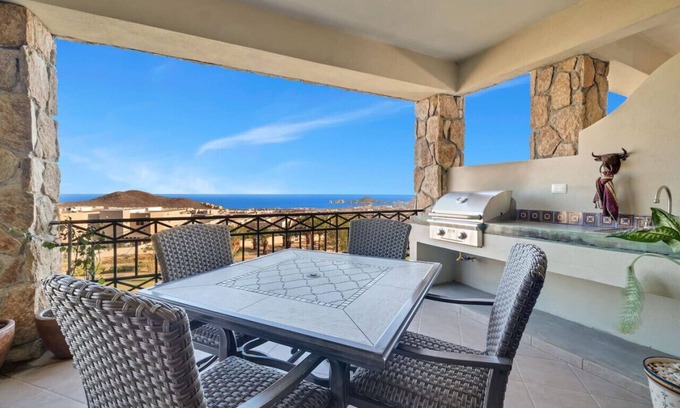 Cabo San Lucas Apartment | Guest Rated 10/10: Oceanfront Condo at Ventanas Phase 3B
