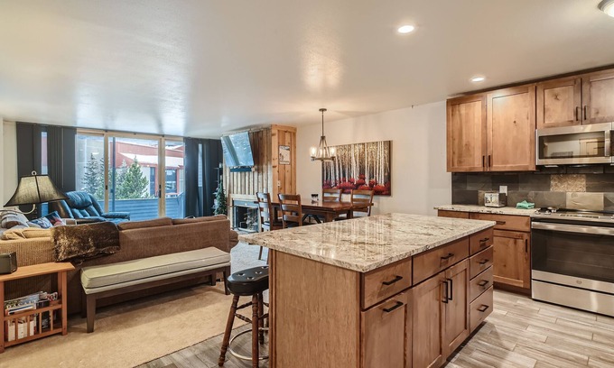 Copper Mountain Village Condo | Stunning Condo with Mountain Views & Relaxing Hot Tub