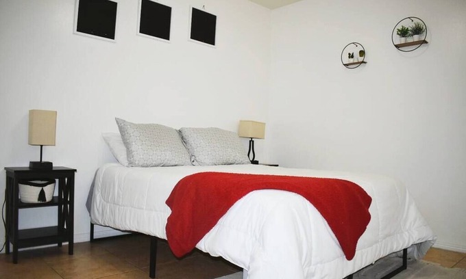 Edinburg Apartment | Cozy 2BD Apartment Steps from University Campus