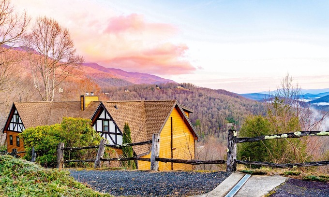 Burnsville Cabin | Scenic 2bd Chalet with Pool & Hot Tub near Pisgah Forest