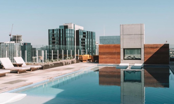Rainey Street Historic District House | Elegant 2BD Condo on Rainey St with Pool & Ocean Views