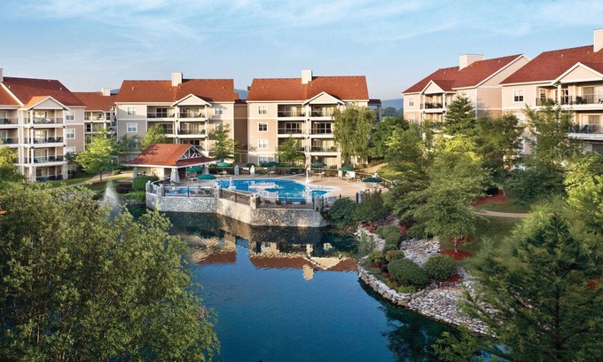 Table Rock Hotel | Stylish 2BD Branson Retreat with Pools & Gym Access