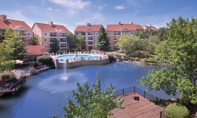 Table Rock Hotel | Welcoming 2BD Branson Retreat with Pool, Gym & Barbecue!