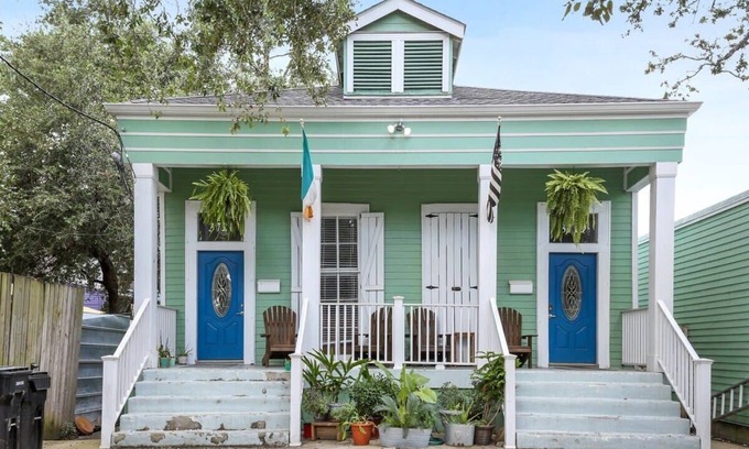 Mid-City House | Art-Filled Sanctuary with Family-Friendly Amenities in Mid City