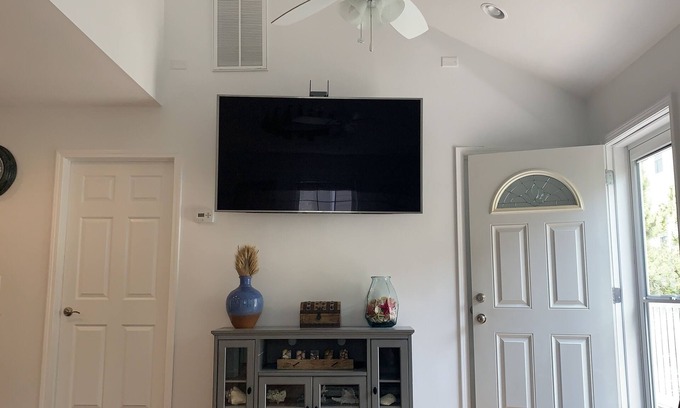 Ortley Beach Condo | Pet-Friendly 2Bdm Beach Retreat One Block from Ocean