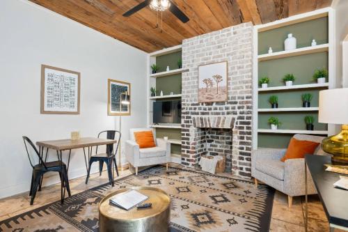Beach Institute House | 2BDR Cottage Historic Downtown Dog-Friendly