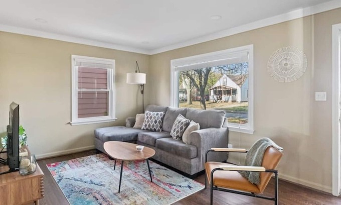Hazel Park House | Cozy 2BDR Retreat Near Ferndale in Metro Detroit