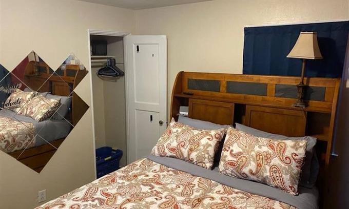 Aurora House | Cozy 2 Bedroom Retreat with Garage Near UC Health