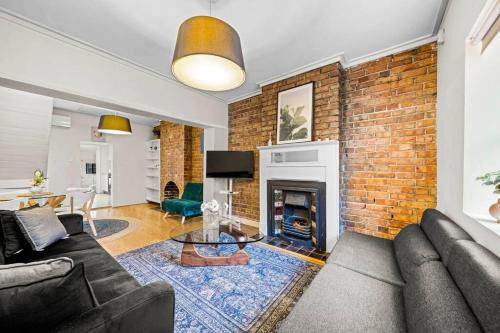 Pyrmont House | Cozy 2Bds & Darling Harbor Hideaway for Families