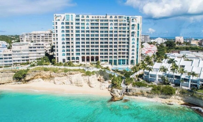 Maho Condo | Stunning Oceanfront Condo with Pool & Hot Tub at The Cliff