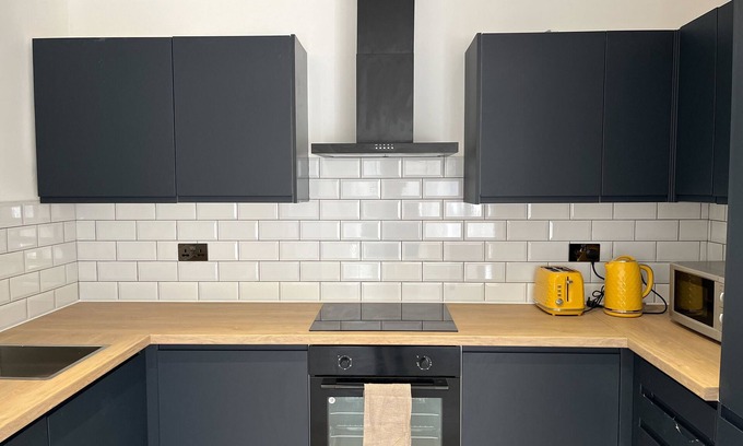 South Benfleet Apartment | Inviting 2-Bed Apartment in Family-Friendly Benfleet