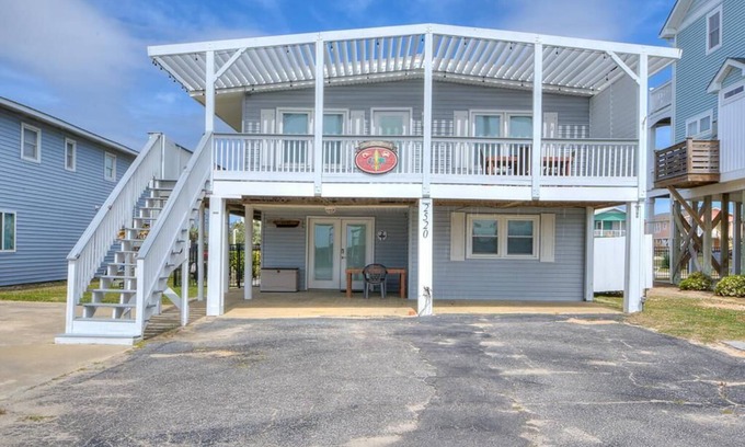 Long Beach House | Remodeled 2BR Upper Duplex with Ocean Views and Pool