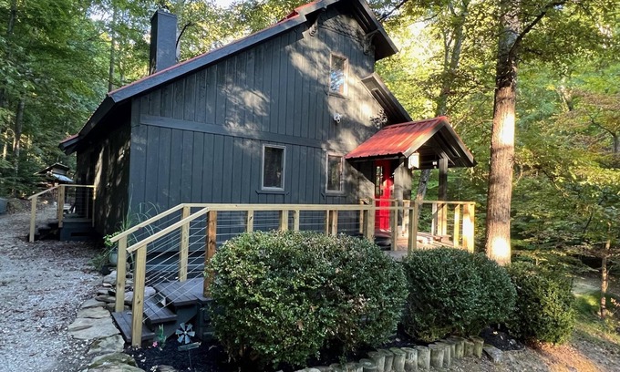 Unionville Cabin | Family-Friendly 2BR Retreat with Kitchen & Breakfast Included