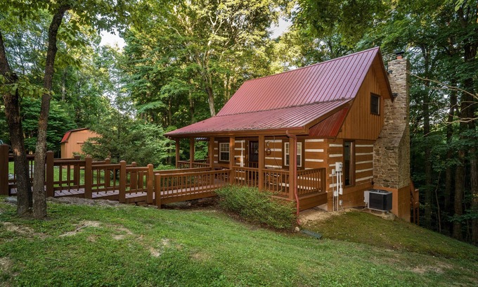 Helmsburg Cabin | Cozy 2BR Log Cabin with Pool and Spa Amenities