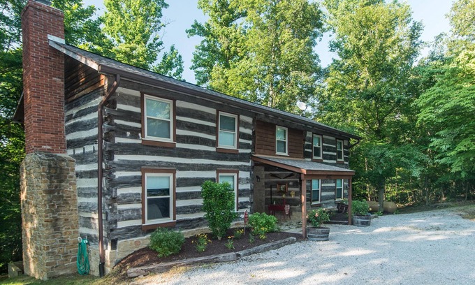 Gnaw Bone Cabin | Cozy 2BR Log Cabin with Pool, Spa & Hot Tub Awaits You