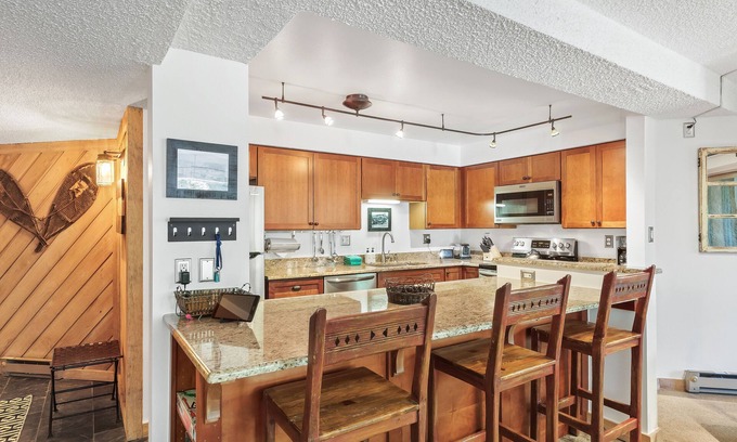 Peak 9 Condo | Newly Remodeled 2BR Condo - Steps to Lift & Downtown Fun