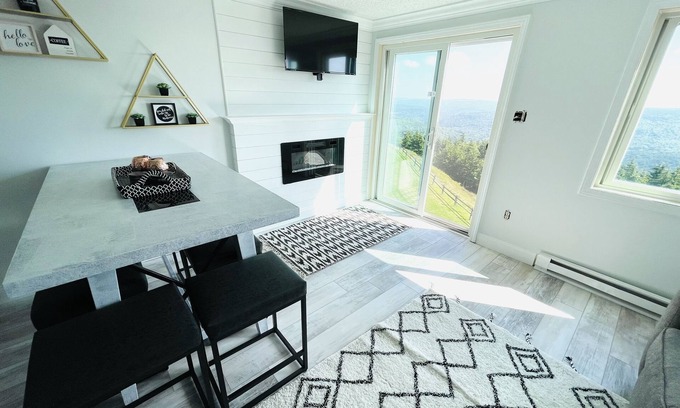 Snowshoe Condo | Unforgettable 2BR Ski In/Out Condo at Snowshoe Mountain Lodge