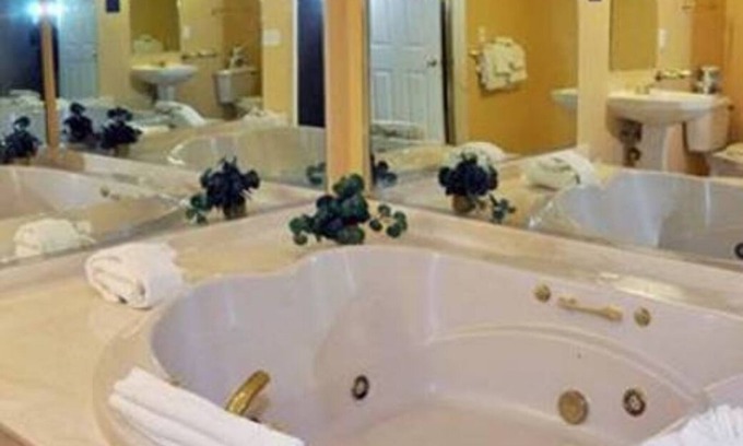McGaheysville Resort | Top-Rated 2BR Woodstone with Hot Tub and Pool Access