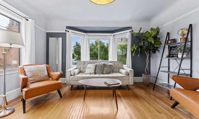 Sunnyside House | Free Parking & Family-Friendly Suite with 2 Queen Beds