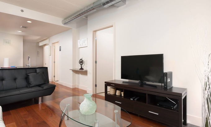 Center City West Apartment | Pet-Friendly 2BR Apartment in Rittenhouse, Ideal for Families