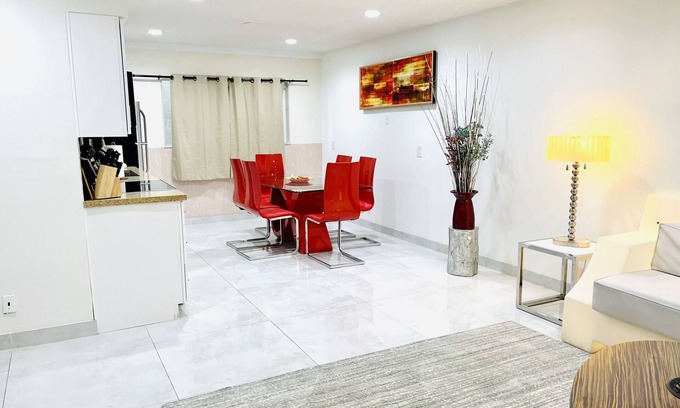 Beverly Green Condo | Modern 2BR Apartment near Las Vegas Strip with Pool & Spa