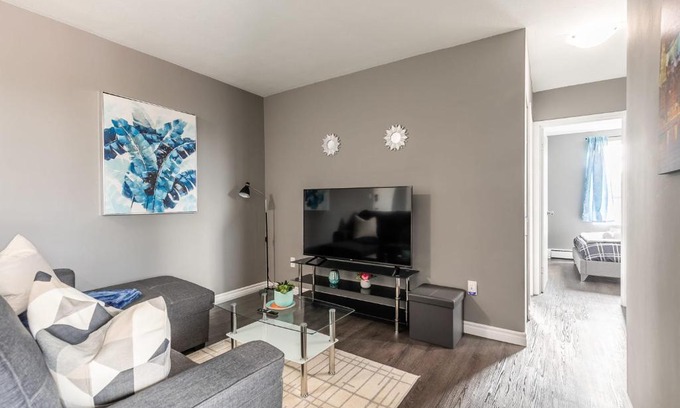 Rosedale Apartment | Cozy 2BR Apartment with Netflix - Close to Downtown Hamilton