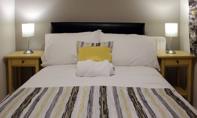 Dungannon Apartment | Convenient 2BR Apartment with Free Parking Near Shops