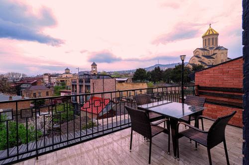 Avlabari Apartment | Inviting 2BR Apartment with Terrace & Scenic Views