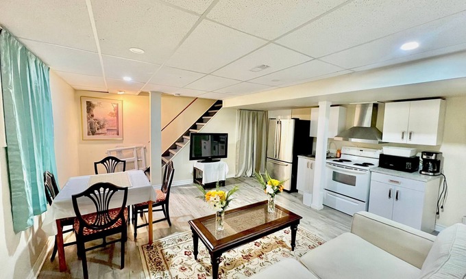 York Regional Municipality Apartment | Cozy 2BR Basement Apartment in Newmarket with Spa & Hot Tub