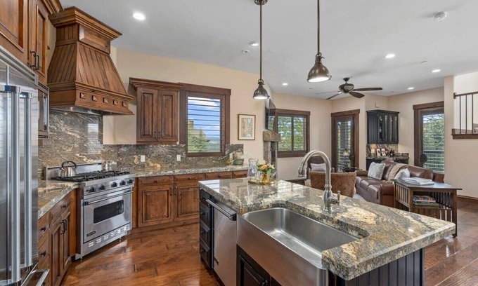 Park City House | Ideal 2BR Canyons Villa with Pool & Hot Tub near Lifts