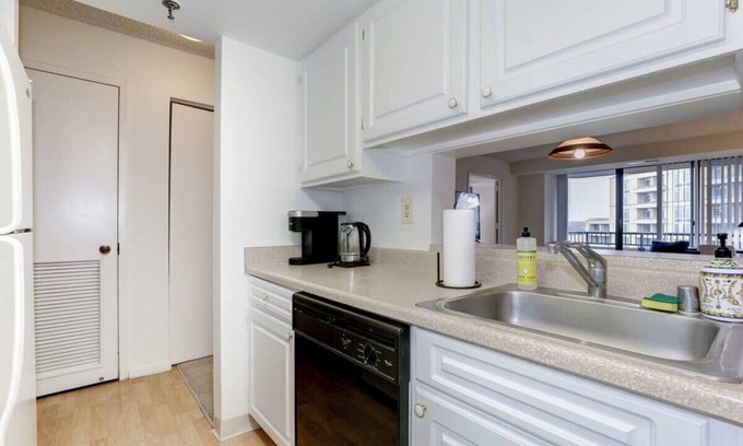 Radnor - Fort Myer Heights Apartment | Central 2BR Apartment with Balcony & Ocean View Awaits
