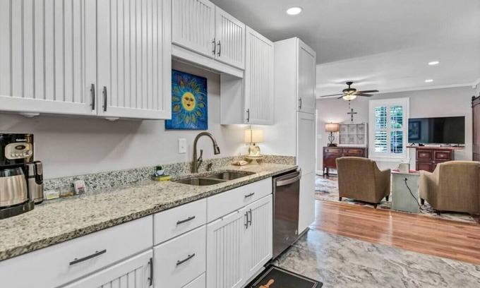 Rosewood House | Perfect 2BR Cottage Near USC & Fort Jackson, Pet Friendly