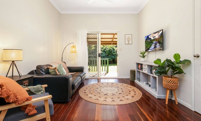 Yeppoon Cottage | Inviting 2BR Cottage with Ocean View & King Beds