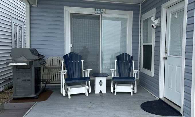 Ashtabula House | Idyllic 2BR Lakefront Retreat with Breathtaking Views
