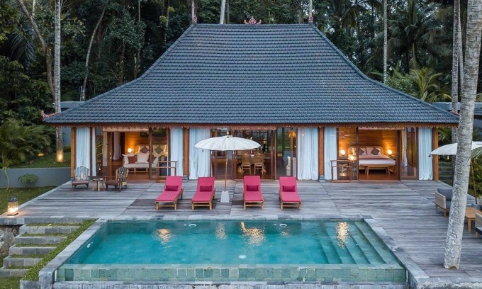 Sambahan House | Cozy Villa with Breathtaking Rice Paddy Views & Pool