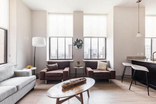 Downtown Baltimore Apartment | Stylish 2BR Apartment with Rooftop Deck & Pool Access