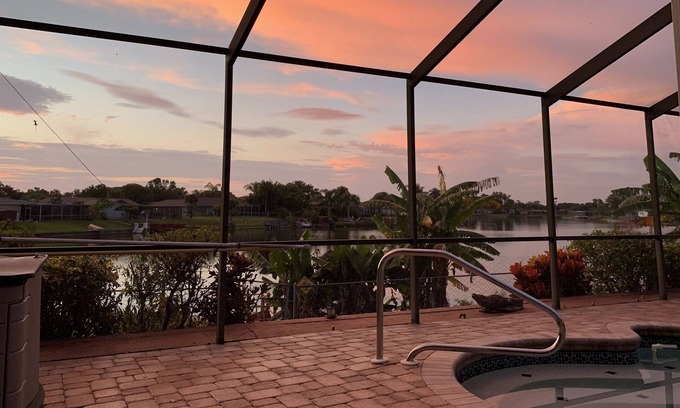 Regency Park House | Relaxing 2BR Dog-Friendly Lake House with Pool & Hot Tub