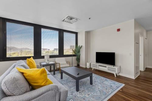 Downtown Pittsburgh Apartment | Stylish 2BR Downtown Apartment with Gym & Deck Access