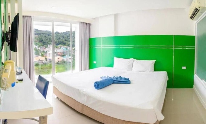 Patong Apartment | Family-Friendly 2BR Elite Hotel Patong with Balcony