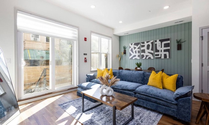 North Philadelphia West Apartment | 2BR | Fairmount Park | 10 mins to DT | Sleeps 10!