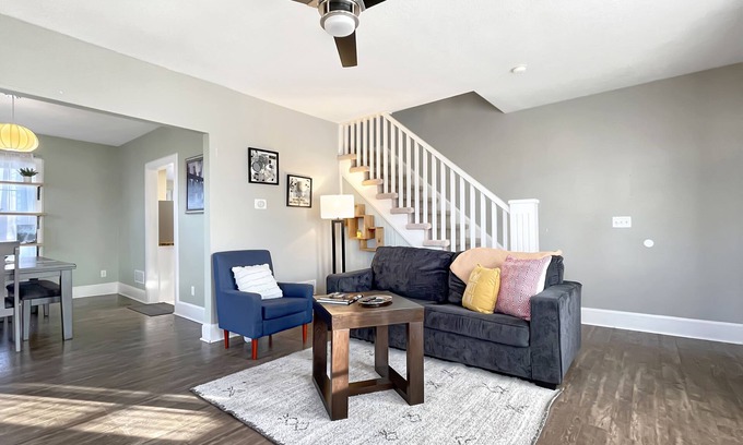 Des Moines House | Family-Friendly 2BR Duplex Steps from Drake University